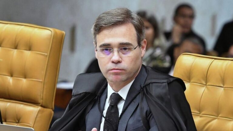 Andre-Mendonca-no-STF-durante-sessao-plenaria-no-Supremo-Tribunal-Federal-1200x676